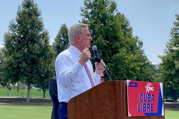 Kevin McCarthy, líder de la minoría republicana en la Cámara de Representantes, participó en el evento.