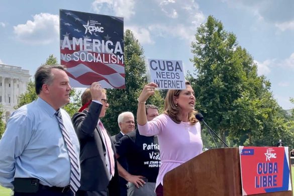 La congresista María Elvira Salazar pidió al gobierno de Joe Biden facilitar el acceso a Internet de los cubanos.