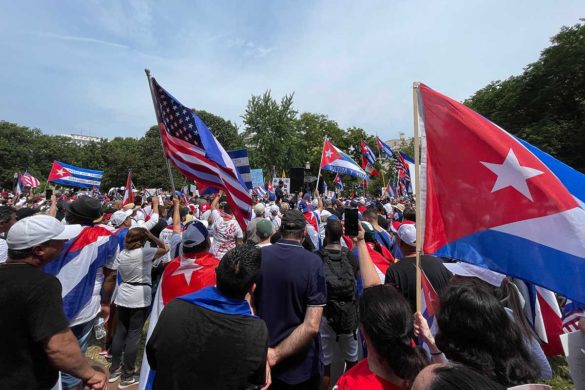 MIles de cubano-americanos se manifestaron en Lafayette Square, muy cerca de la Casa Blanca.